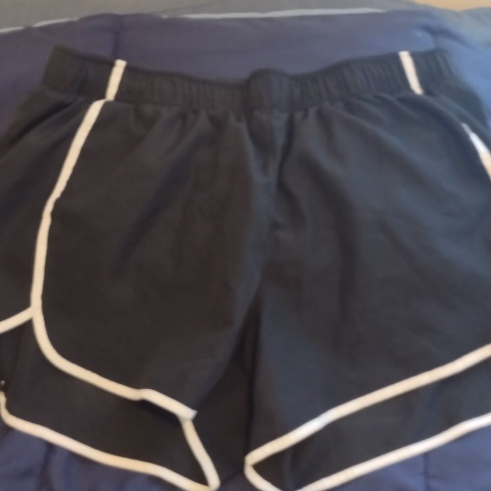 Clothes - Picture 12 of 16